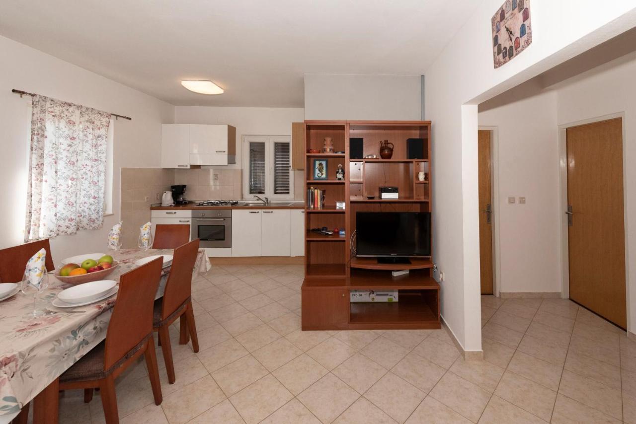 Apartments Max Ražanac エクステリア 写真