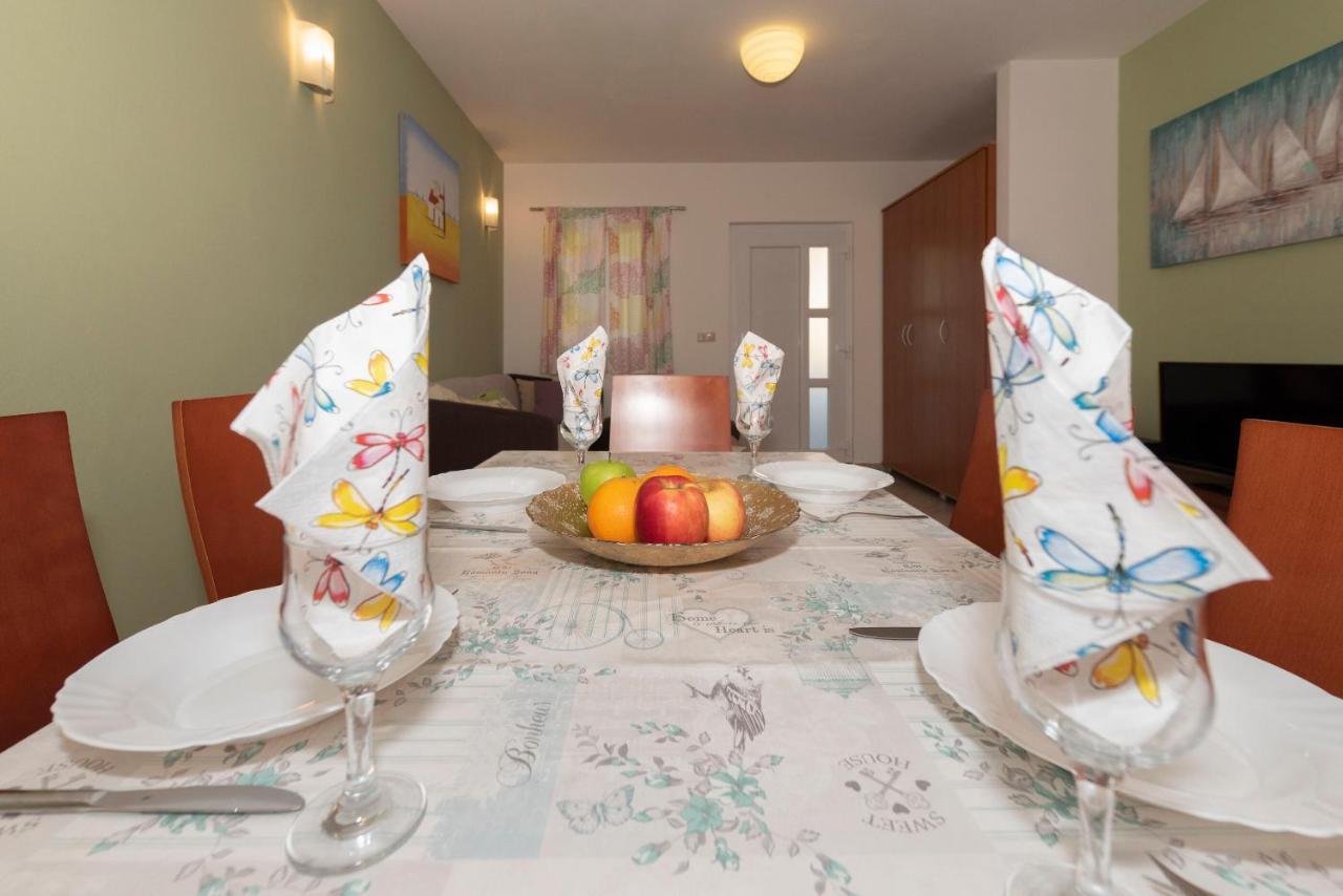 Apartments Max Ražanac エクステリア 写真
