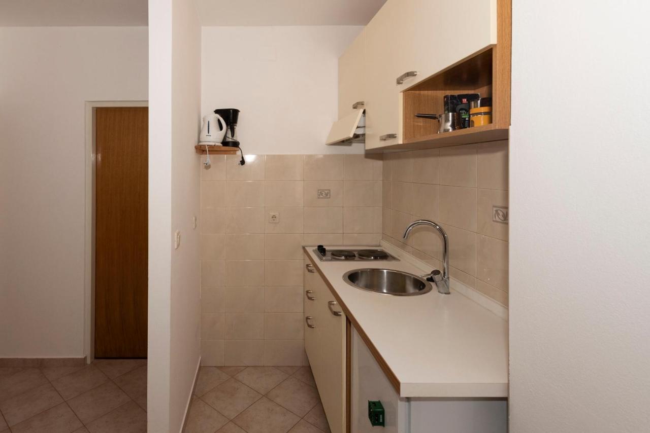 Apartments Max Ražanac エクステリア 写真