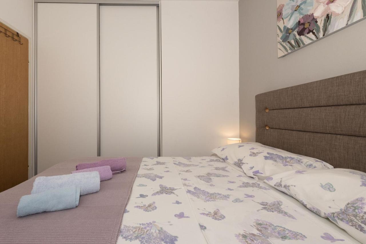 Apartments Max Ražanac エクステリア 写真