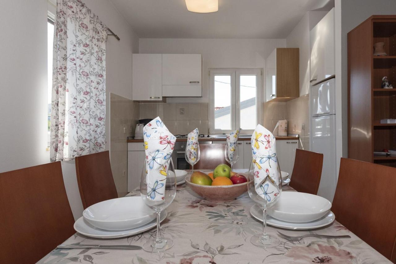 Apartments Max Ražanac エクステリア 写真