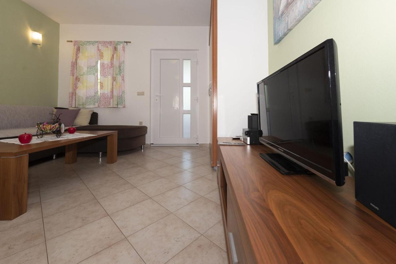 Apartments Max Ražanac エクステリア 写真